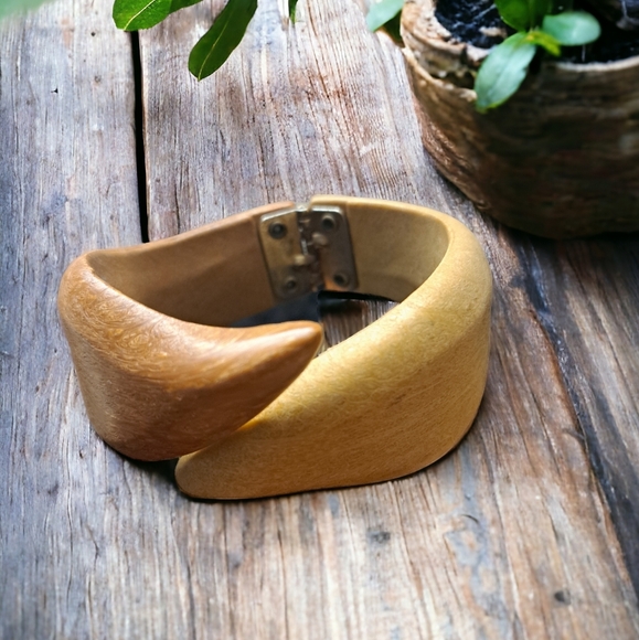 Vintage Wooden Two Tone Hinged Clamper Bracelet Brown Tan Women's OS Lightweight - Picture 2 of 9